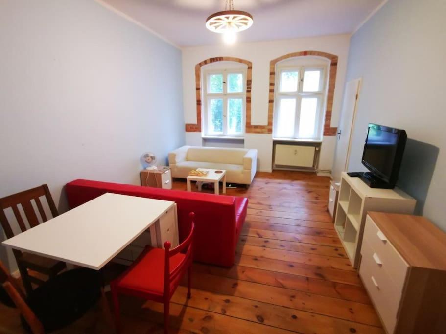 Typical Altbau In The Heart Of Wedding Apartment *